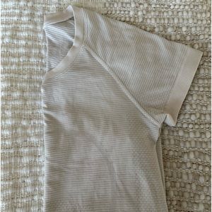 Lululemon Swiftly Tech SS 2.0 in white